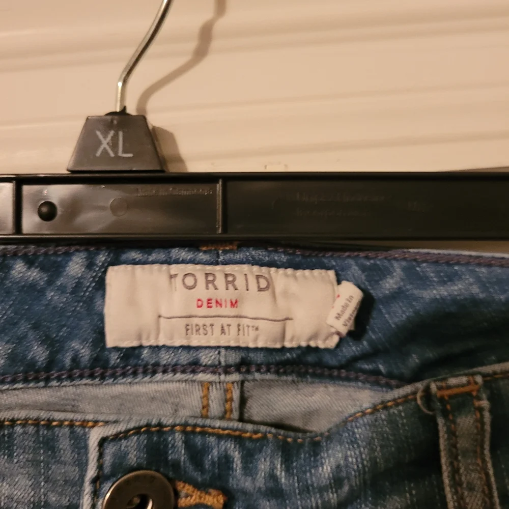 Torrid denim shorts size 14 Distressed